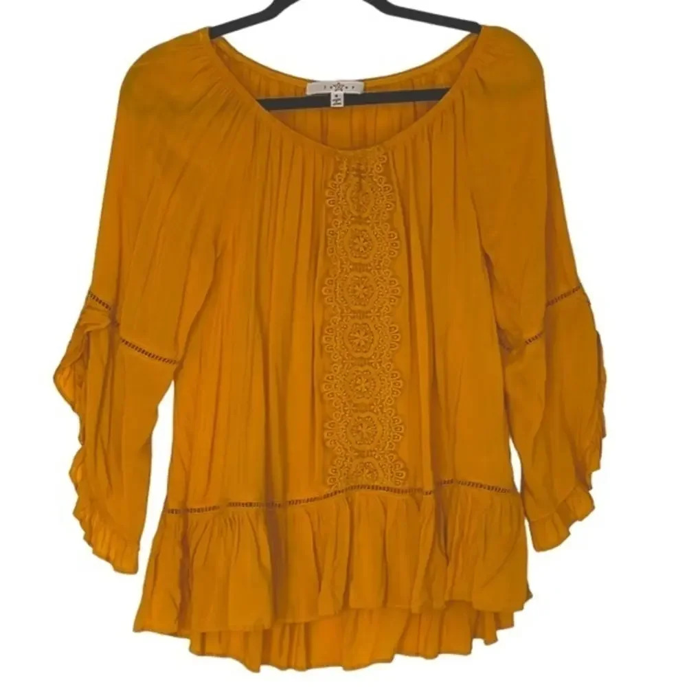 Gold Fever Women's Top Size Small (S)‎